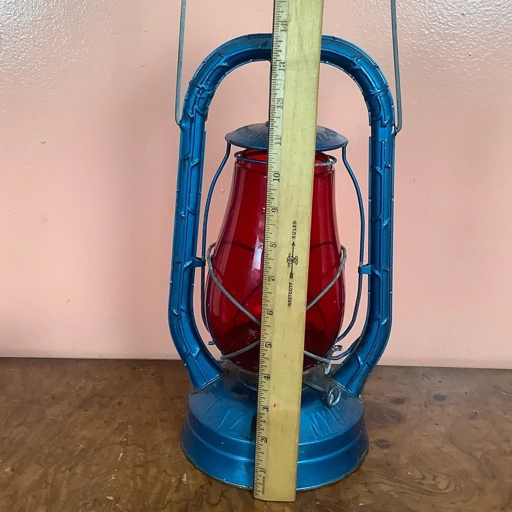 Vintage Dietz Monarch Kerosene Lantern Red Globe Blue Body N.Y. USA